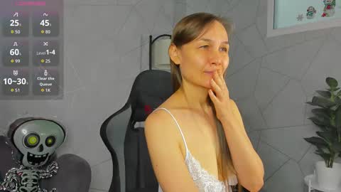 lillian_white1 online show from November 1, 7:32 am