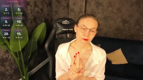 lillian_white1 online show from March 17, 1:10 am
