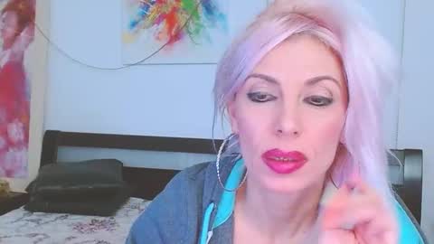 Lara online show from February 13, 7:21 pm