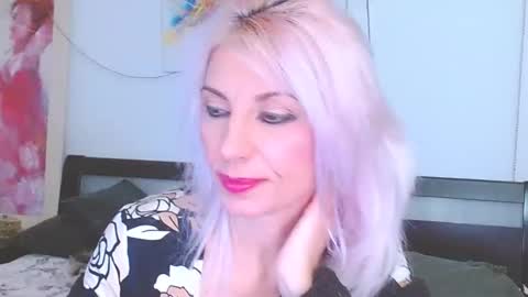 Lara online show from February 17, 8:15 pm