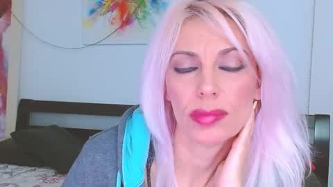 Lara online show from February 22, 9:26 pm