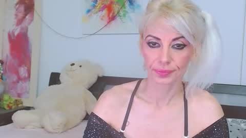 Lara online show from May 10, 7:52 pm