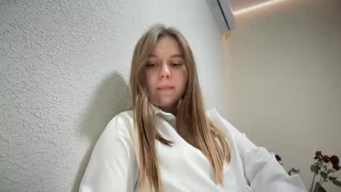 Lily online show from October 12, 9:52 am