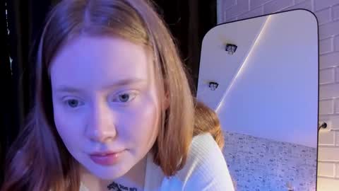 Snapshot of lillie_berry chatting on October 9, 5:16 am lillie_berry online show from October 9, 5:16 am