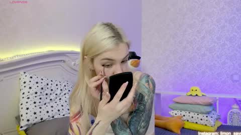 LilliMoore online show from February 12, 12:05 am