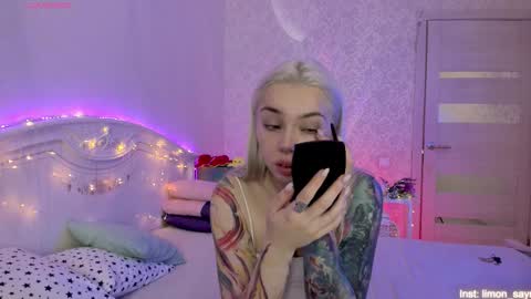 LilliMoore online show from September 17, 11:50 pm