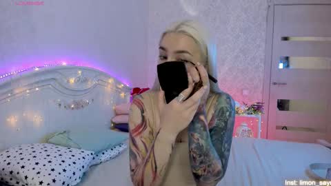 LilliMoore online show from September 20, 11:50 pm