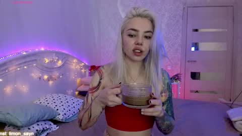 LilliMoore online show from September 27, 11:54 pm