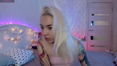 LilliMoore online show from September 29, 11:20 pm