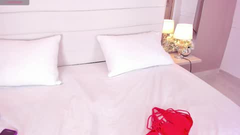 Snapshot of lilly_2809_ chatting on February 14, 4:37 am Lizeth follow me in my igimlilycute 3 online show from February 14, 4:37 am