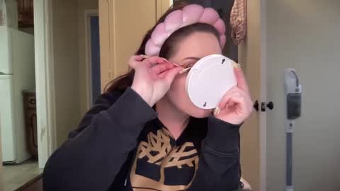 Snapshot of lilly_adams88 chatting on February 19, 10:53 pm lilly_adams88 online show from February 19, 10:53 pm