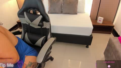 L I L L Y online show from September 18, 12:07 pm