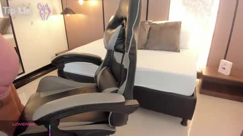 L I L L Y online show from September 26, 12:20 pm