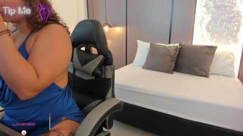 L I L L Y online show from October 6, 12:35 pm