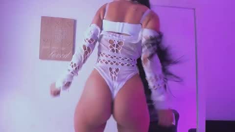 Snapshot of lilly_denson8 chatting on November 7, 3:34 pm Sweety Lilly Love online show from November 7, 3:34 pm