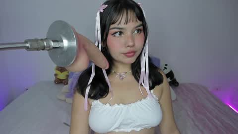 Snapshot of lilly_kinky chatting on December 6, 11:25 pm Lilly online show from December 6, 11:25 pm