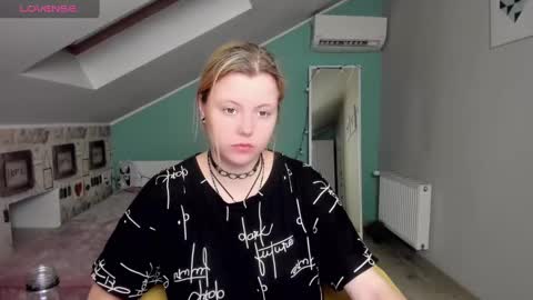 Snapshot of lillydepp chatting on December 14, 2:31 pm Lilly Depp online show from December 14, 2:31 pm