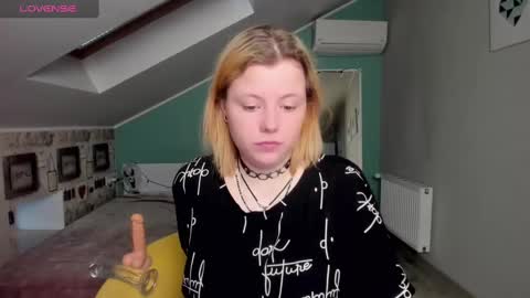 Snapshot of lillydepp chatting on December 15, 1:11 pm Lilly Depp online show from December 15, 1:11 pm