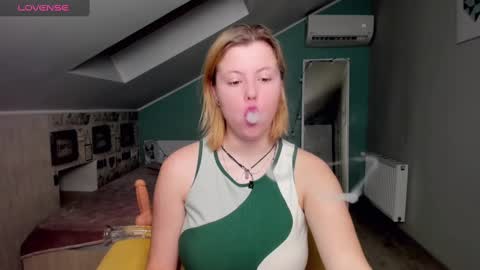 Snapshot of lillydepp chatting on December 17, 5:04 pm Lilly Depp online show from December 17, 5:04 pm