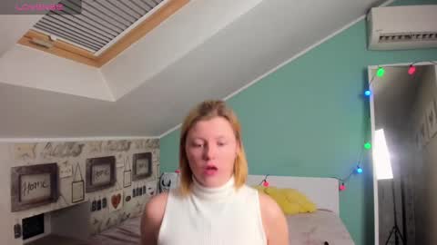 Snapshot of lillydepp chatting on December 20, 12:52 am Lilly Depp online show from December 20, 12:52 am