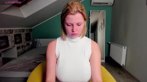 Snapshot of lillydepp chatting on December 28, 12:26 am Lilly Depp online show from December 28, 12:26 am