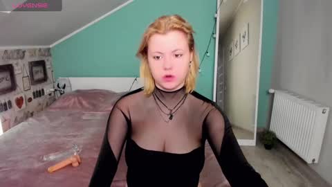 Snapshot of lillydepp chatting on January 6, 10:57 am Lilly Depp online show from January 6, 10:57 am