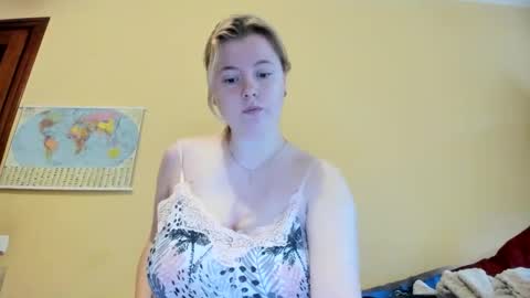 Snapshot of lillydepp chatting on October 14, 8:15 am Lilly Depp online show from October 14, 8:15 am