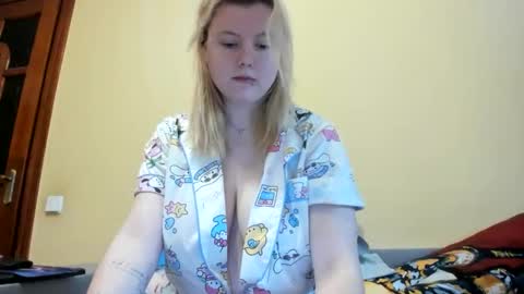 Snapshot of lillydepp chatting on November 23, 12:05 pm Lilly Depp online show from November 23, 12:05 pm