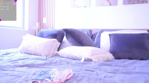 Lilly Thompson  online show from December 6, 5:44 pm