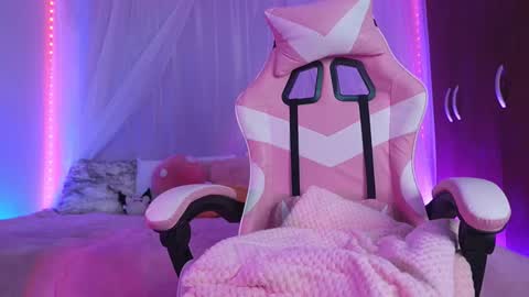 Lilou online show from March 25, 1:06 pm