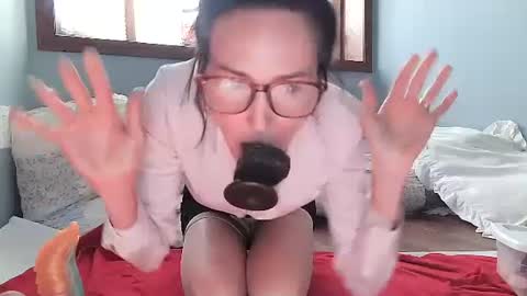 Snapshot of lilrosiedoll chatting on February 23, 5:29 pm Lilrosiedoll online show from February 23, 5:29 pm