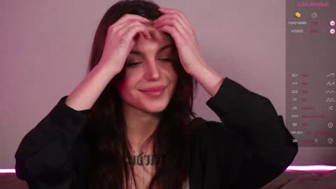 Snapshot of lilsluttyprincess chatting on December 19, 11:25 pm lilsluttyprincess online show from December 19, 11:25 pm