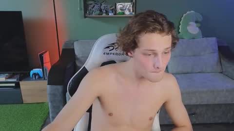 Snapshot of lilteddyboy chatting on October 10, 11:53 am lilteddyboy online show from October 10, 11:53 am