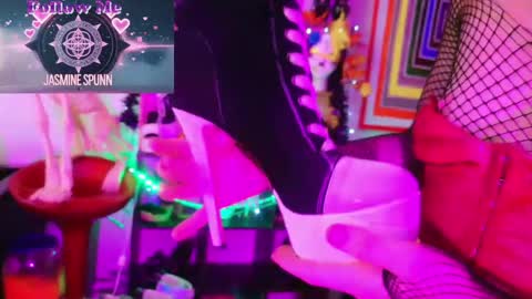 Snapshot of liltrannyslut chatting on October 26, 6:19 am jasmine spunn online show from October 26, 6:19 am