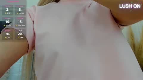 Snapshot of liludavis chatting on March 6, 3:46 am Lilu online show from March 6, 3:46 am