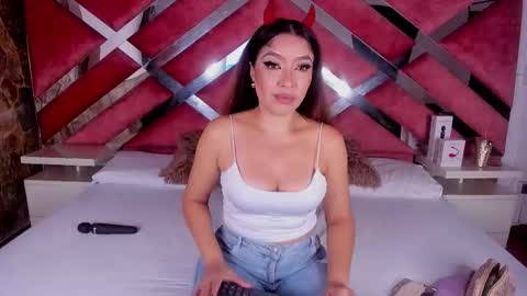 Lily online show from January 8, 8:00 pm