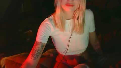 lily_angel777 online show from January 14, 8:25 pm