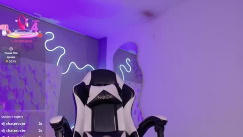 Snapshot of lily_beet chatting on November 19, 3:50 am Lily online show from November 19, 3:50 am