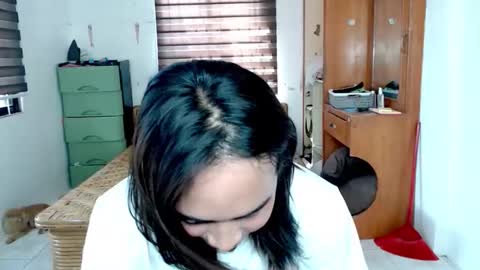 Snapshot of lily_darling chatting on November 25, 2:11 am Lily Darling online show from November 25, 2:11 am