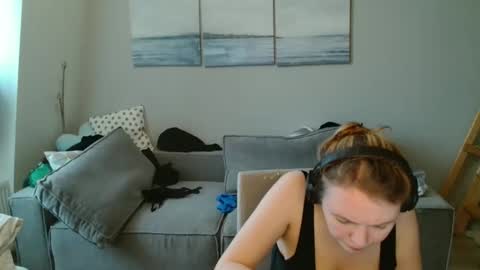 Snapshot of lily_dollyx chatting on November 18, 10:20 am Lily dollyx online show from November 18, 10:20 am