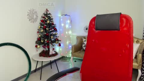 Lily online show from December 17, 7:18 am