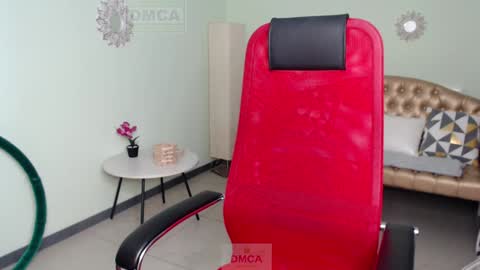 Lily online show from February 6, 10:15 am