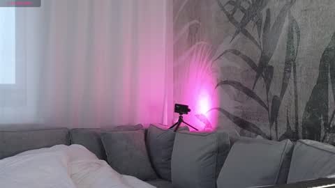 Snapshot of lily_foster_ chatting on December 4, 6:22 am Lily online show from December 4, 6:22 am