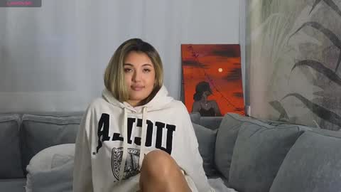 Snapshot of lily_foster_ chatting on December 26, 4:47 pm Lily online show from December 26, 4:47 pm