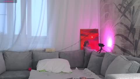 Snapshot of lily_foster_ chatting on January 11, 6:35 am Lily online show from January 11, 6:35 am