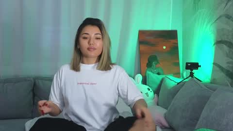 Snapshot of lily_foster_ chatting on January 19, 5:05 am Lily online show from January 19, 5:05 am