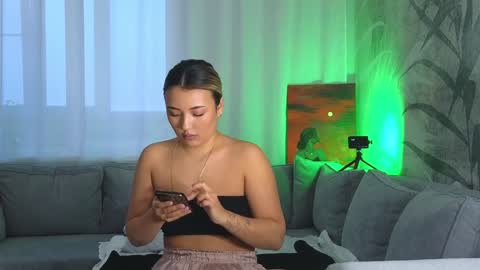 Snapshot of lily_foster_ chatting on January 26, 5:34 am Lily online show from January 26, 5:34 am