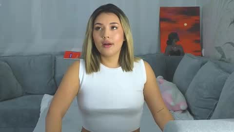 Snapshot of lily_foster_ chatting on February 20, 3:41 pm Lily online show from February 20, 3:41 pm