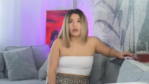 Snapshot of lily_foster_ chatting on February 27, 10:48 am Lily online show from February 27, 10:48 am