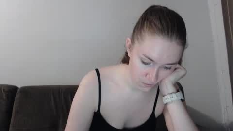 Snapshot of lily_love_x chatting on October 10, 10:09 pm lily_love_x online show from October 10, 10:09 pm